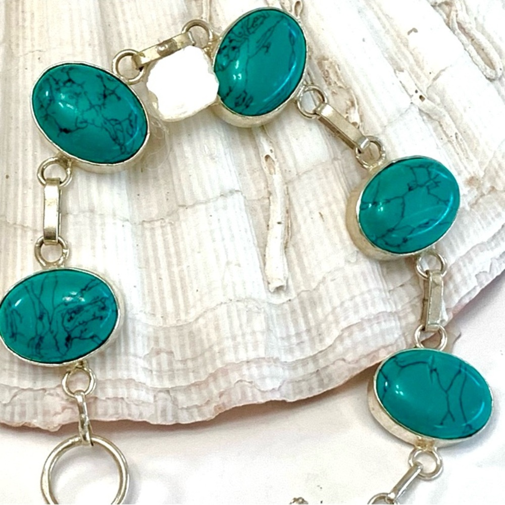 Vibrant Turquoise Stone Linked Silver Bracelet